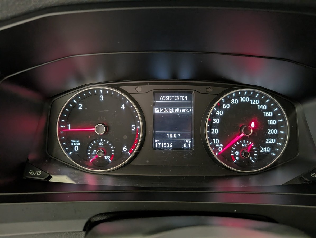 Volkswagen T6 Caravelle 9 Sitzer 3-Zonen-Klima Navi AHK GRA