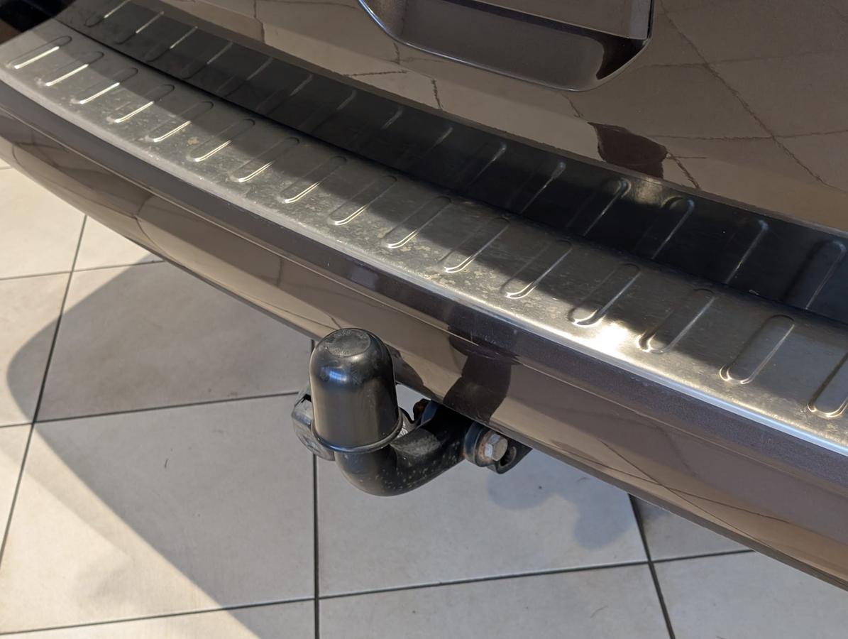 Volkswagen T6 Caravelle 9 Sitzer(3-3-3) 3-Zonen-Klima Navi AHK GRA