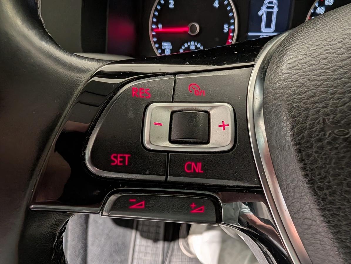 Volkswagen T6 Caravelle 9 Sitzer(3-3-3) 3-Zonen-Klima Navi AHK GRA