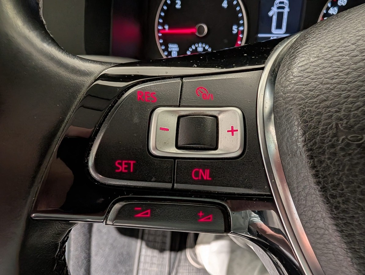 Volkswagen T6 Caravelle 9 Sitzer 3-Zonen-Klima Navi AHK GRA