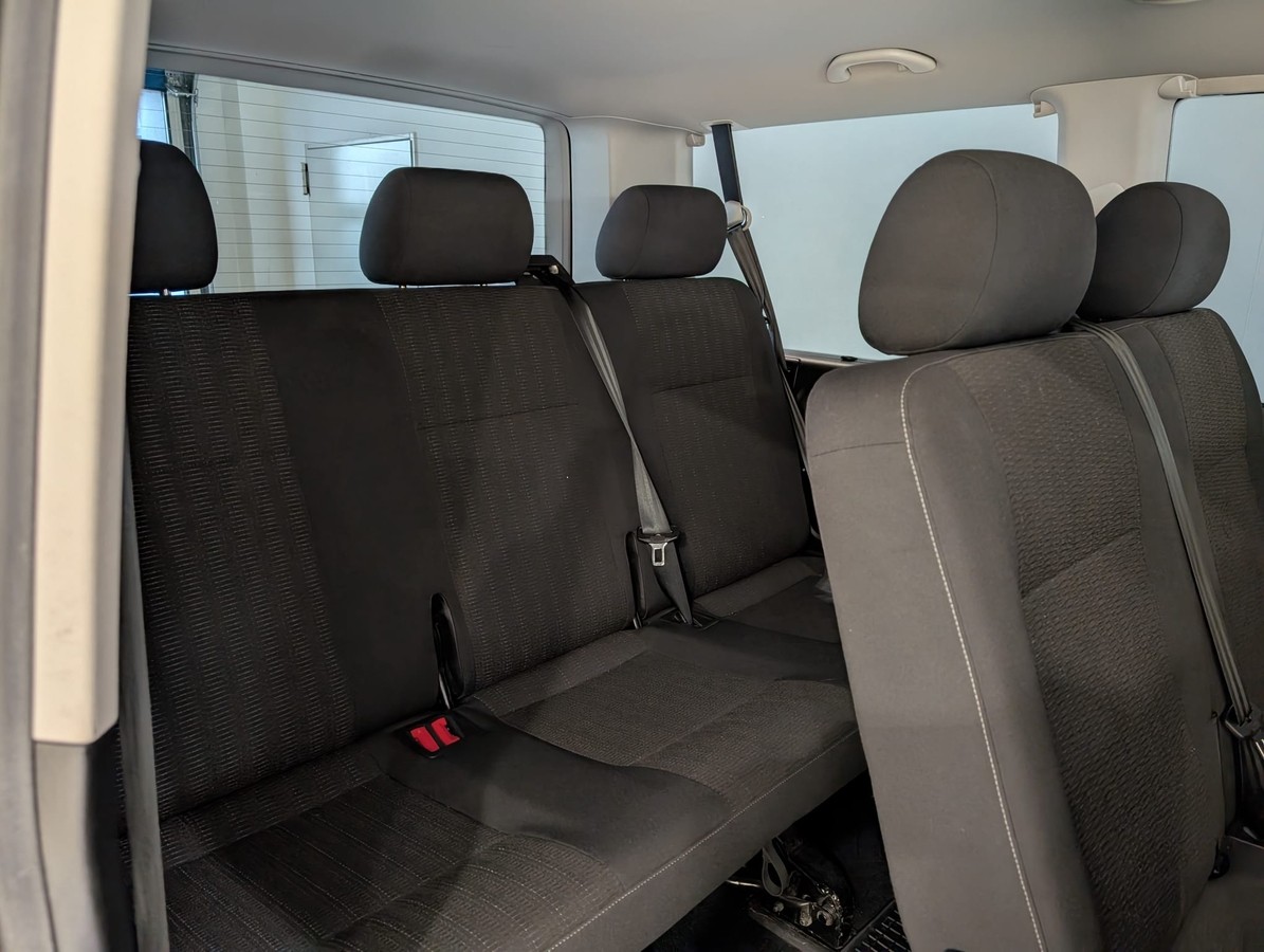 Volkswagen T6 Caravelle 9 Sitzer 3-Zonen-Klima Navi AHK GRA