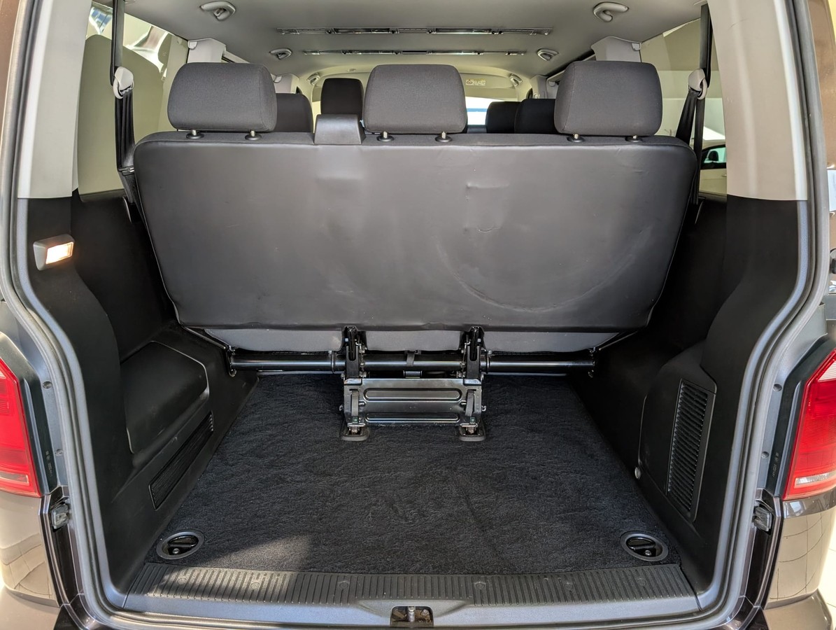 Volkswagen T6 Caravelle 9 Sitzer 3-Zonen-Klima Navi AHK GRA