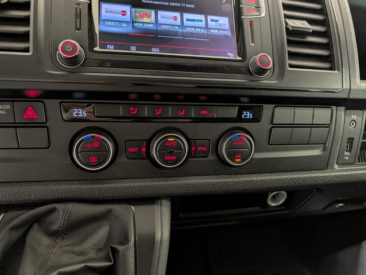 Volkswagen T6 Caravelle 9 Sitzer 3-Zonen-Klima Navi AHK GRA
