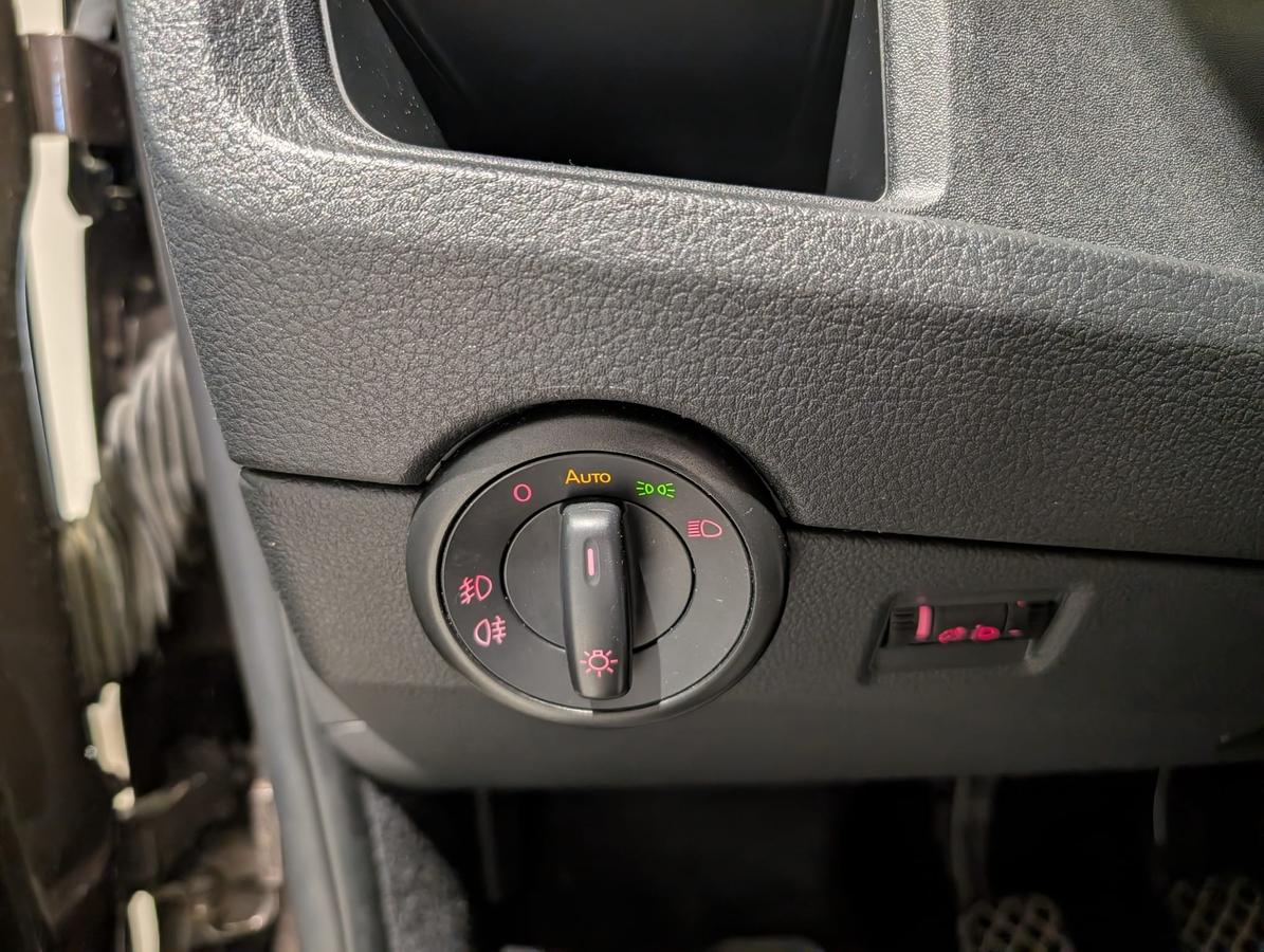 Volkswagen T6 Caravelle 9 Sitzer(3-3-3) 3-Zonen-Klima Navi AHK GRA