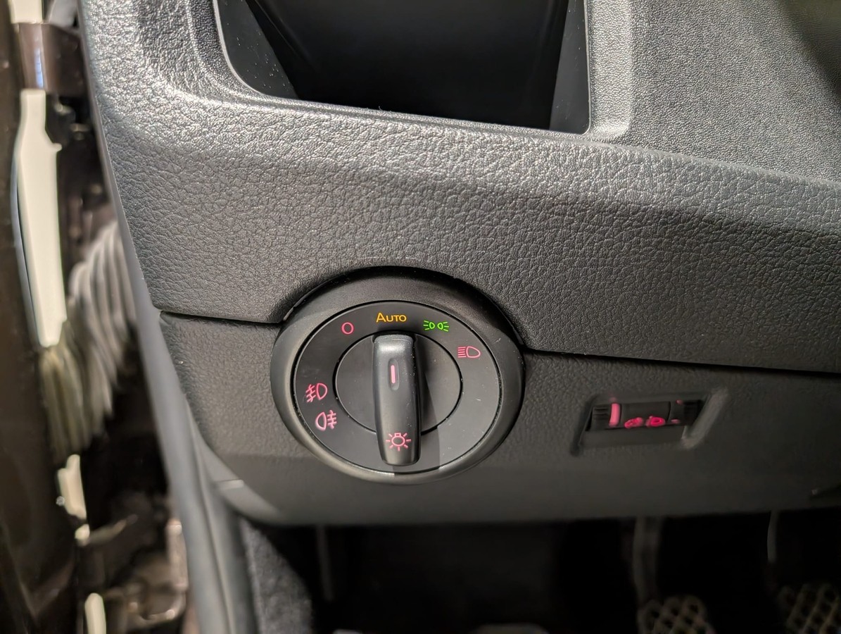 Volkswagen T6 Caravelle 9 Sitzer 3-Zonen-Klima Navi AHK GRA