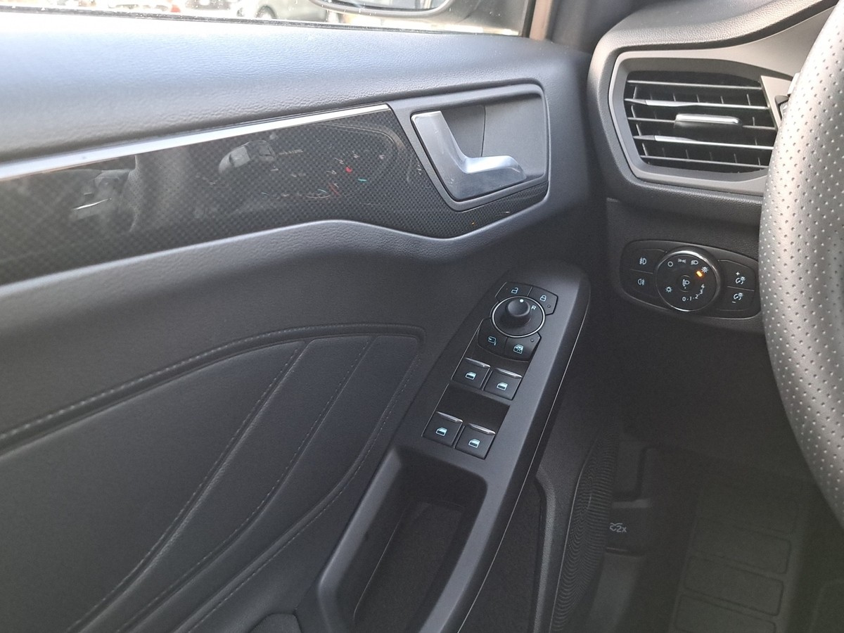 Ford Focus 1.0 EcoBoost Mild-Hybrid ST-Line *ACC*LED*BLIS*