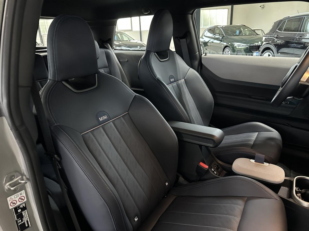 MINI Cooper C Favoured Trim 18