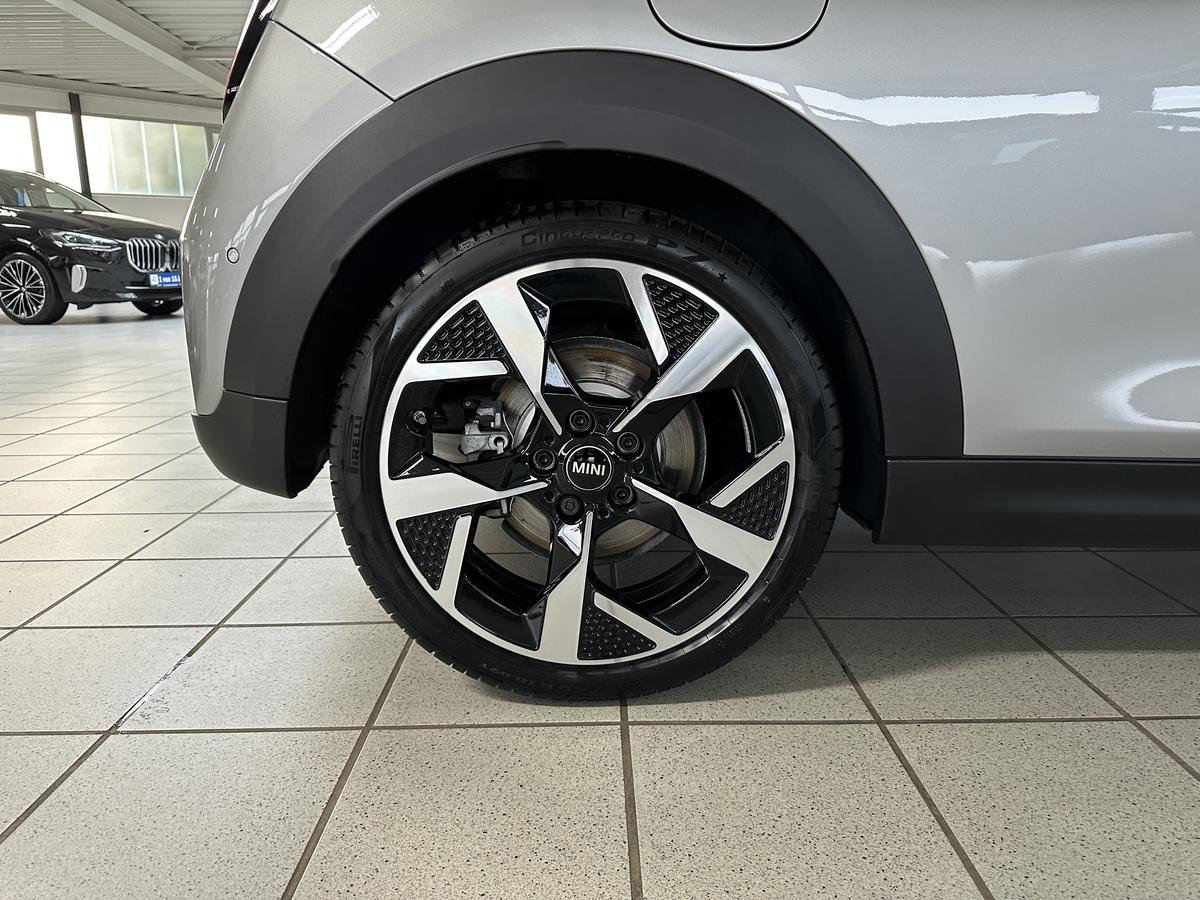 MINI Cooper C Favoured Trim 18