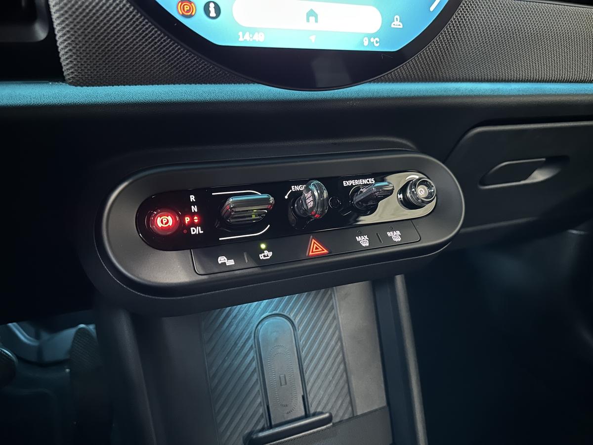 MINI Cooper C Favoured Trim 18