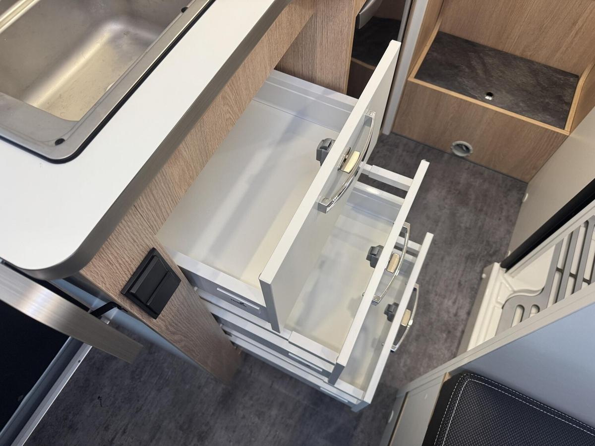 Mooveo Van 60 EB Solar+Sat TV+AHK+Leder+Markise