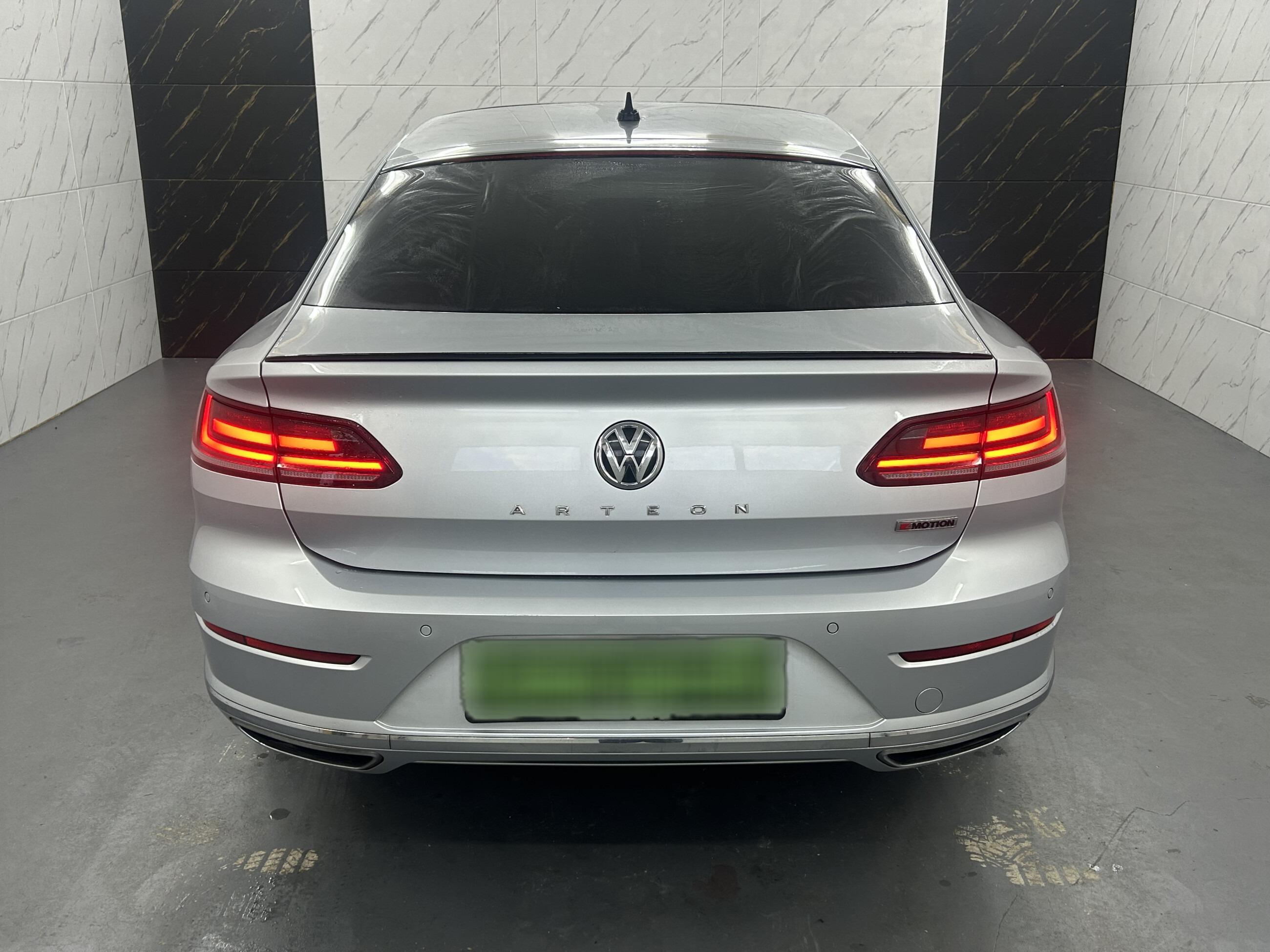 Volkswagen Arteon R-Line+DSG+ACC+AHK+Pano+LED+Kamara+Navi