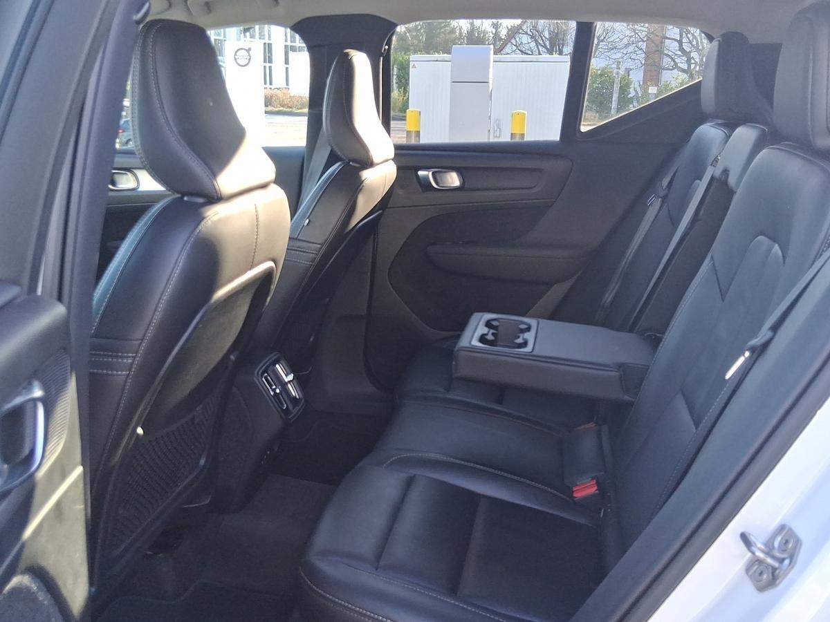Volvo XC40 B4 *STANDHEIZUNG*AHZV*TOT-WINKEL-ASSIST*ACC*RÜCKF.-CAM