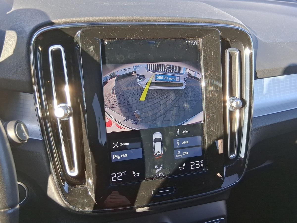 Volvo XC40 B4 *STANDHEIZUNG*AHZV*TOT-WINKEL-ASSIST*ACC*RÜCKF.-CAM