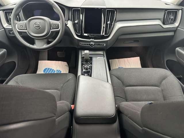 Volvo XC60 Momentum Pro 2WD 
