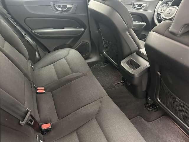 Volvo XC60 Momentum Pro 2WD 