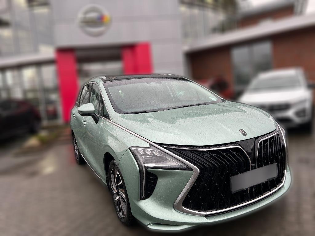 DFSK Forthing 5 DFM Forthing 4