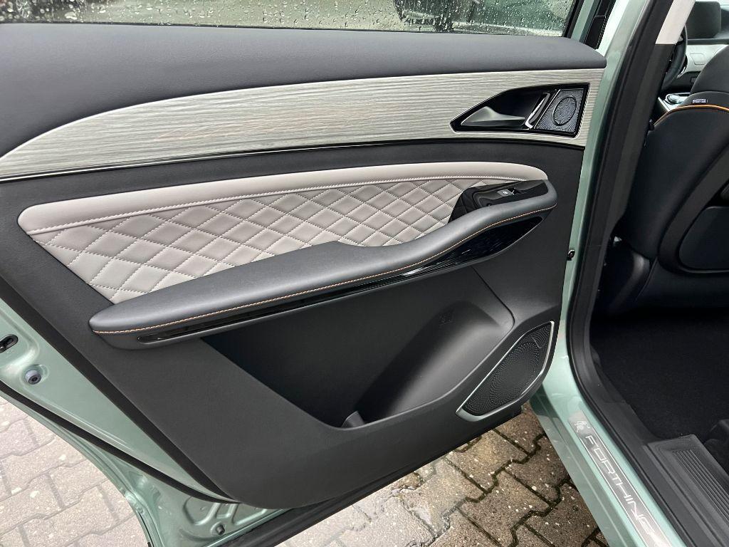 DFSK Forthing 5 DFM Forthing 4