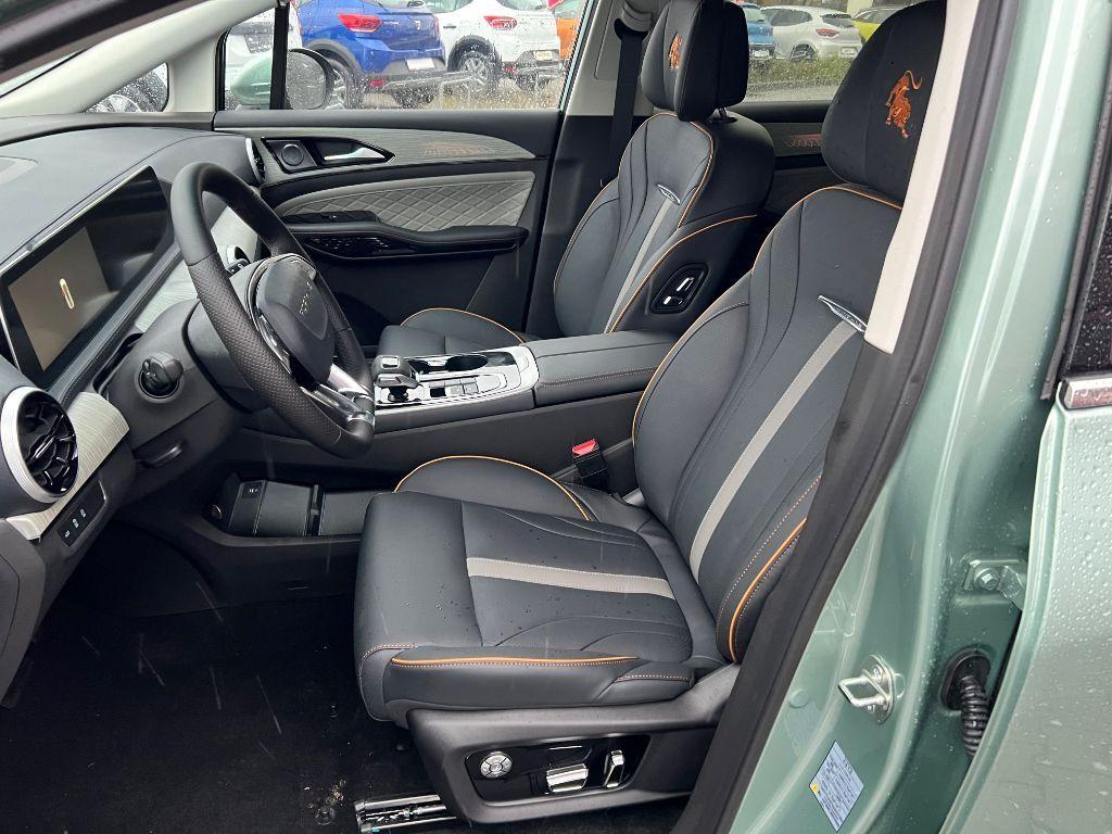 DFSK Forthing 5 DFM Forthing 4