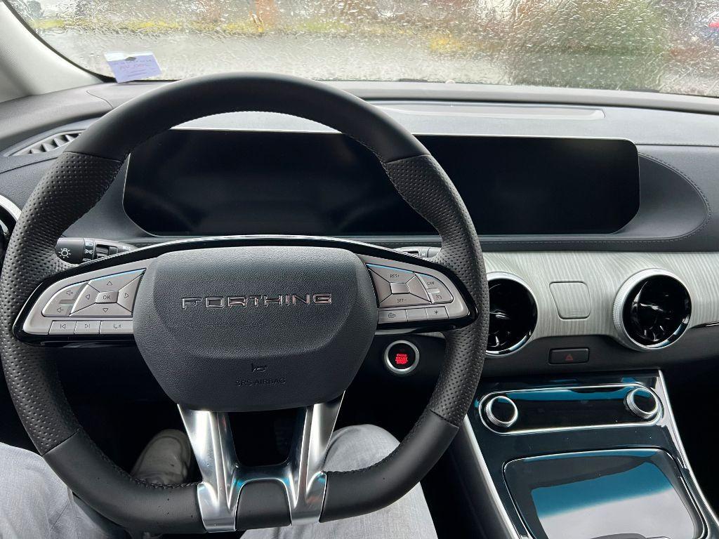 DFSK Forthing 5 DFM Forthing 4