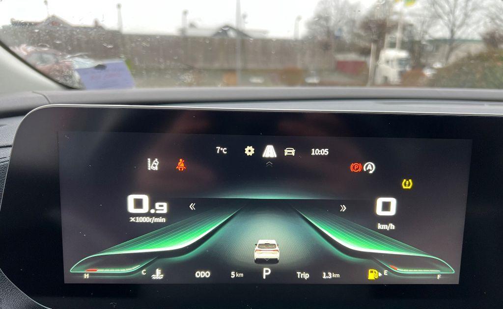 DFSK Forthing 5 DFM Forthing 4