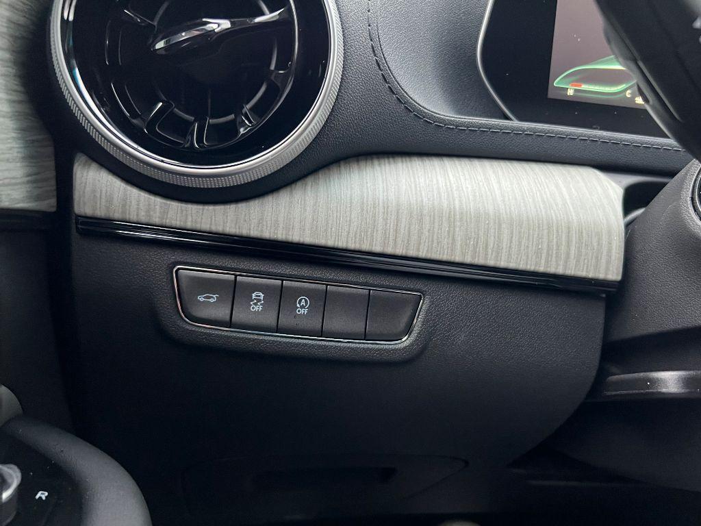 DFSK Forthing 5 DFM Forthing 4