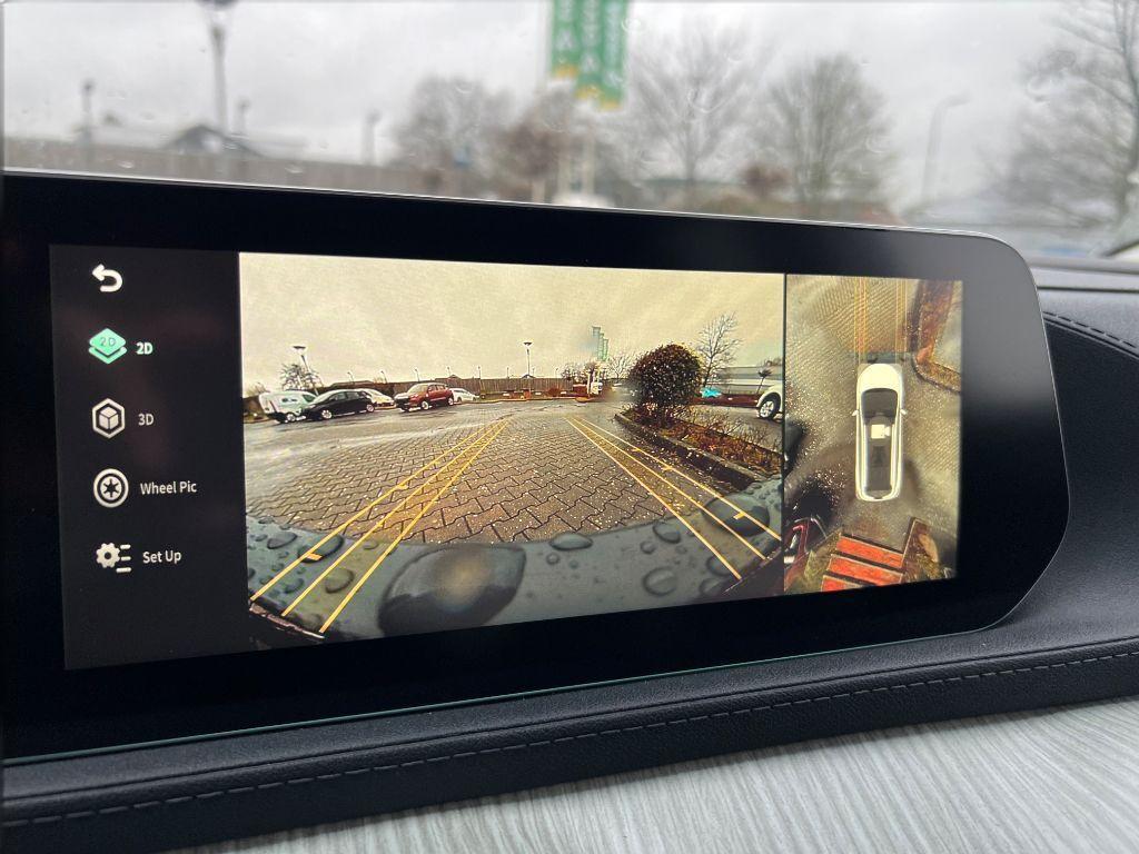 DFSK Forthing 5 DFM Forthing 4