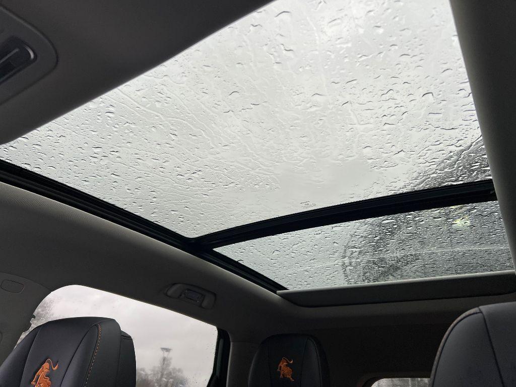 DFSK Forthing 5 DFM Forthing 4