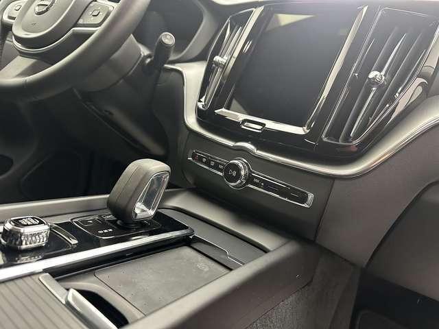 Volvo XC60 Momentum Pro 2WD 