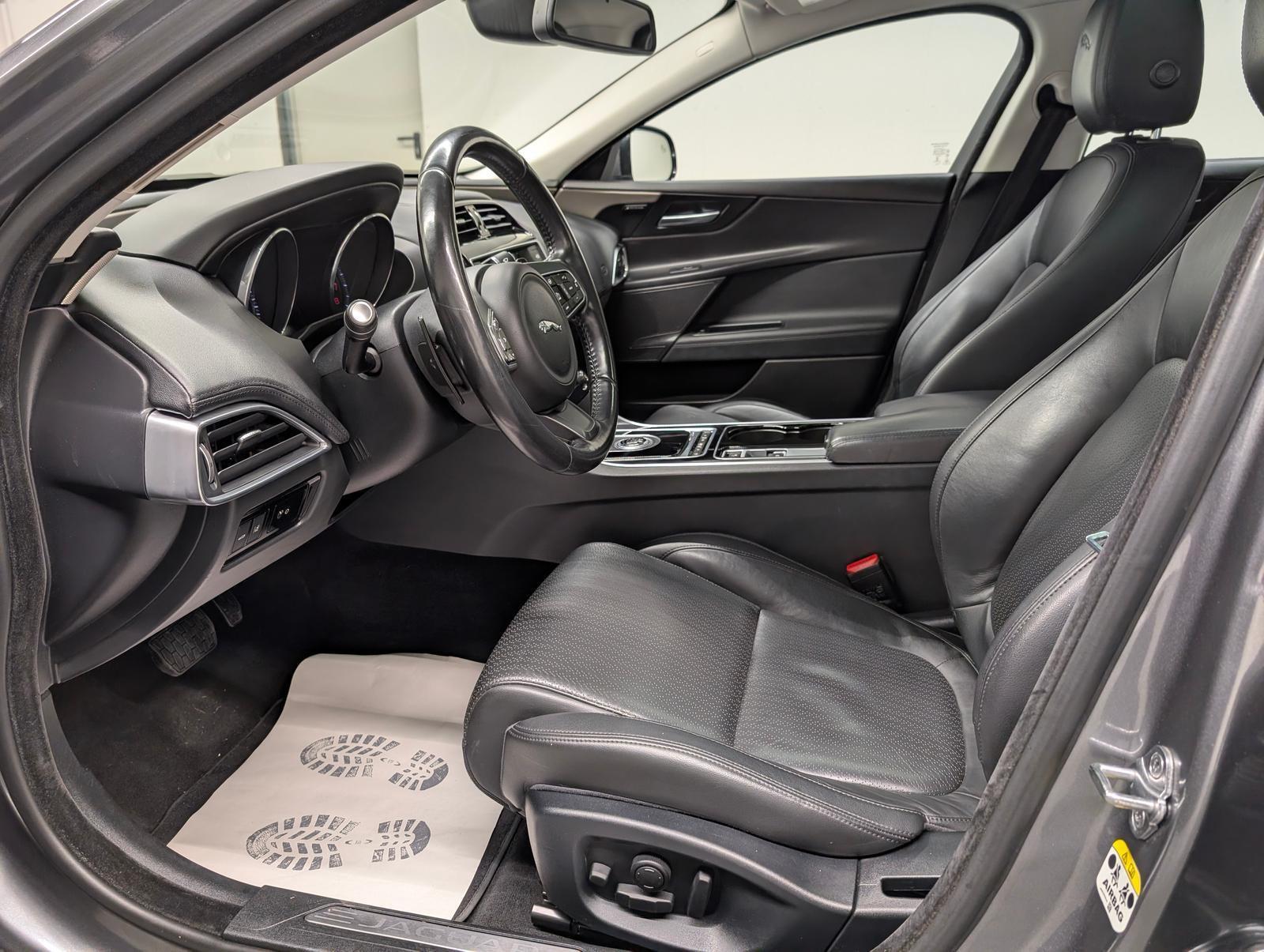 Jaguar XE R-Sport 360°/Pano/Standhzng/Meridian/Leder