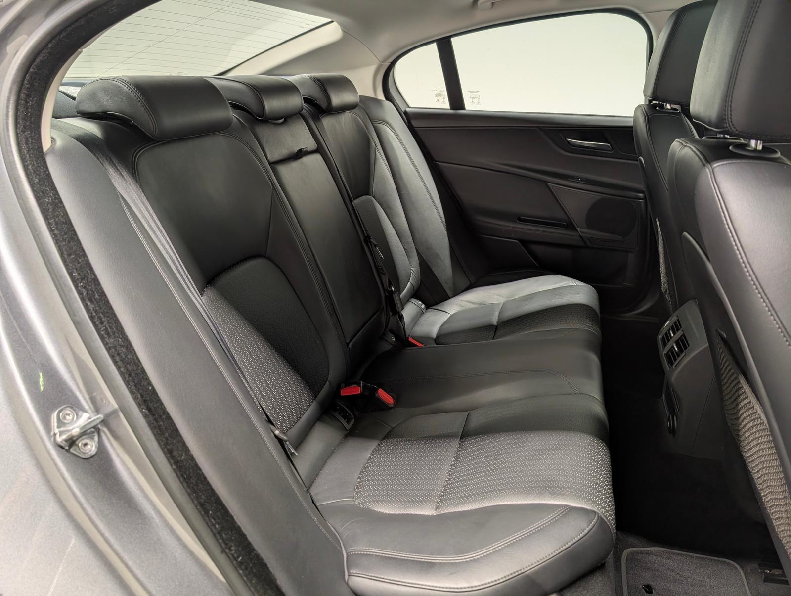 Jaguar XE R-Sport 360°/Pano/Standhzng/Meridian/Leder