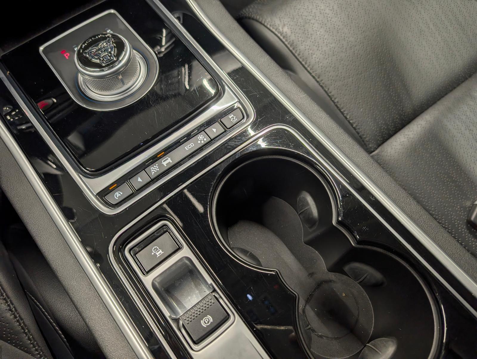 Jaguar XE R-Sport 360°/Pano/Standhzng/Meridian/Leder