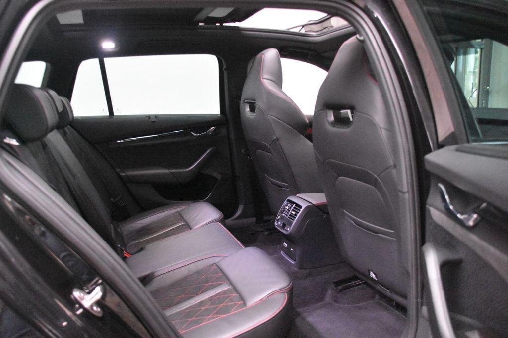 Skoda Octavia Combi RS Plus 4x4 Pano Sound Standheizg.