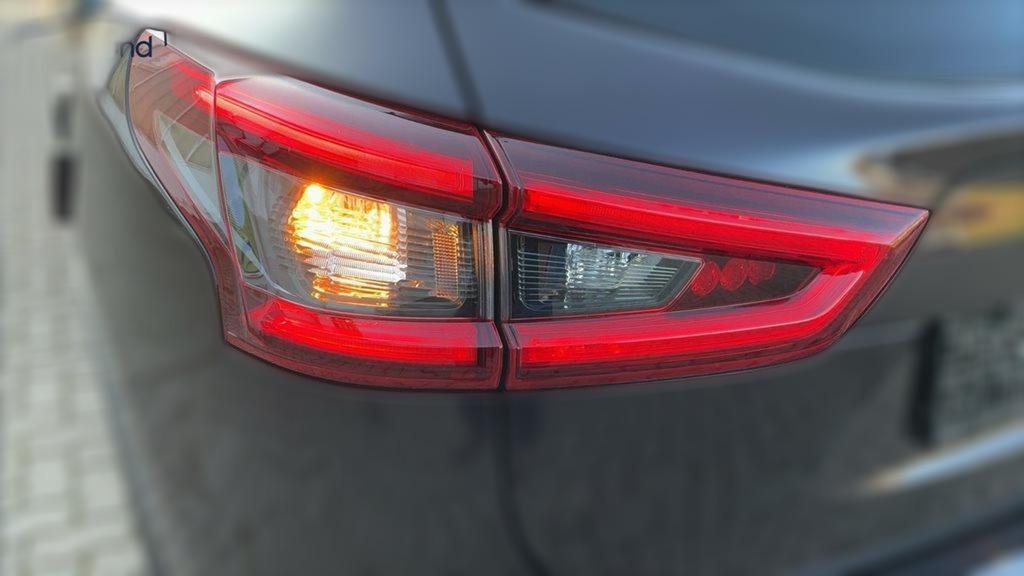 Nissan Qashqai II 1,3 DIG-T AHK Alu KA LED NAV NBA PDC RFK SHA