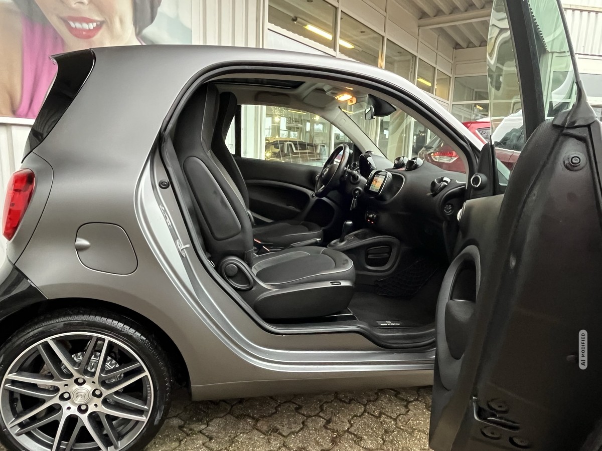 Smart ForTwo BRABUS DCT6G 109PS 18 TKM DCT PANO JBL NAVI SHZ PDC 