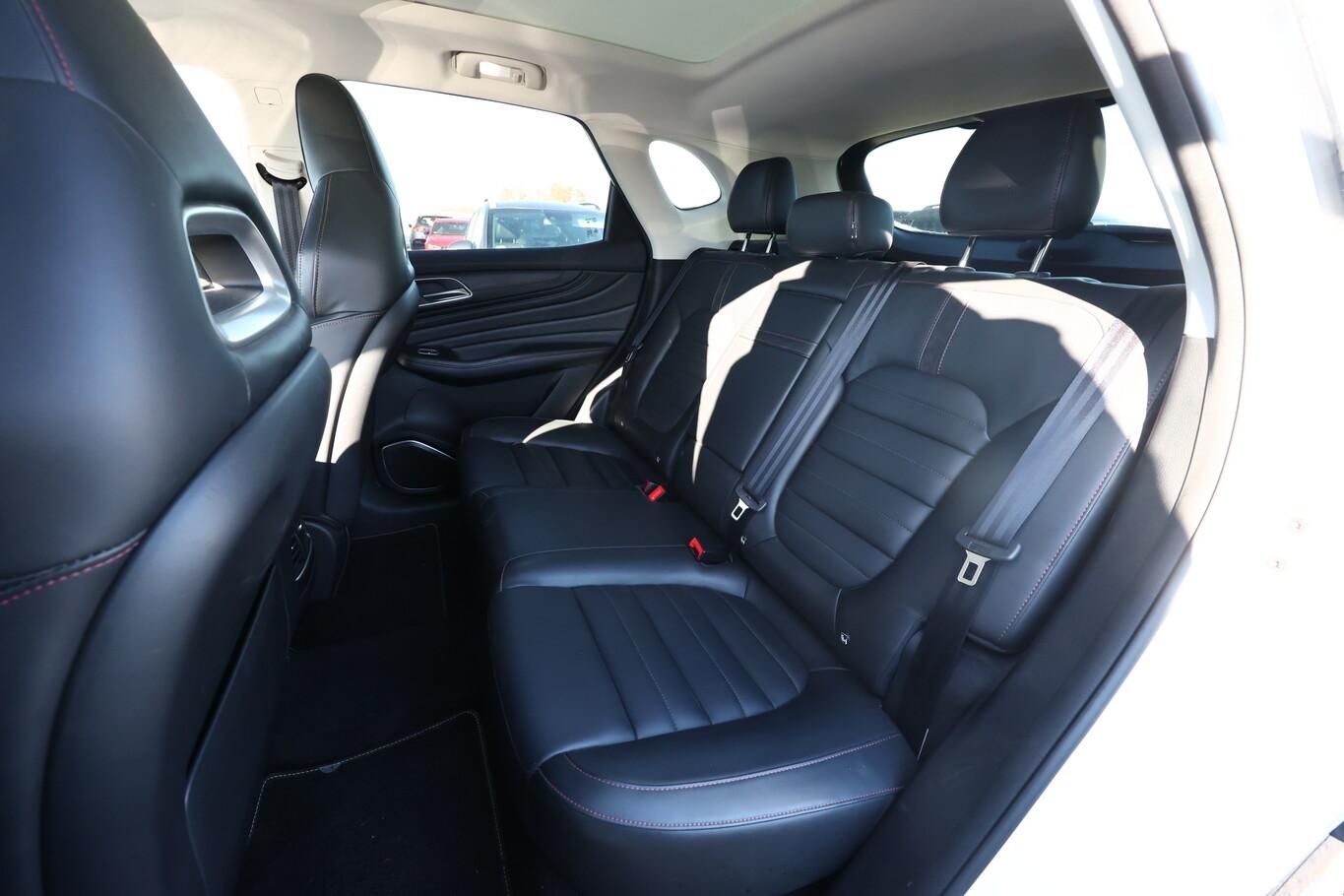 MG EHS PHEV Luxury Pano Nav PDC ACC LM18Z LaneAs