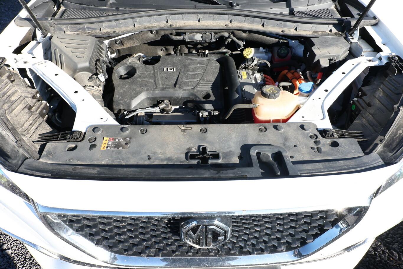 MG EHS PHEV Luxury Pano Nav PDC ACC LM18Z LaneAs