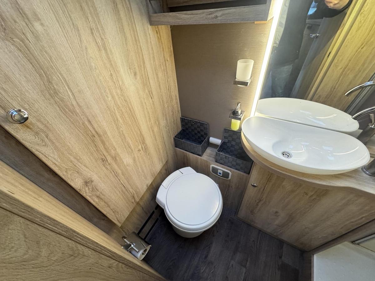 Eura Mobil Profila RS 730 EB Solar+Wechselr+Alde+Fussbodenheizung