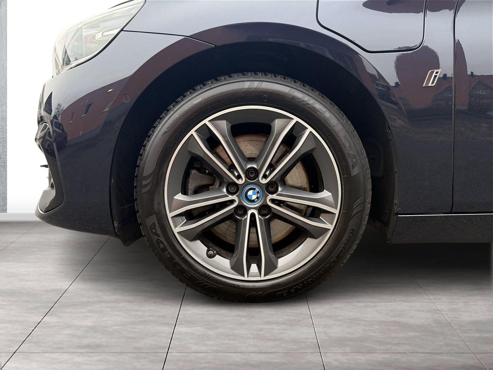 BMW 225 225xe Sport Line LED Navi PDC HiFi