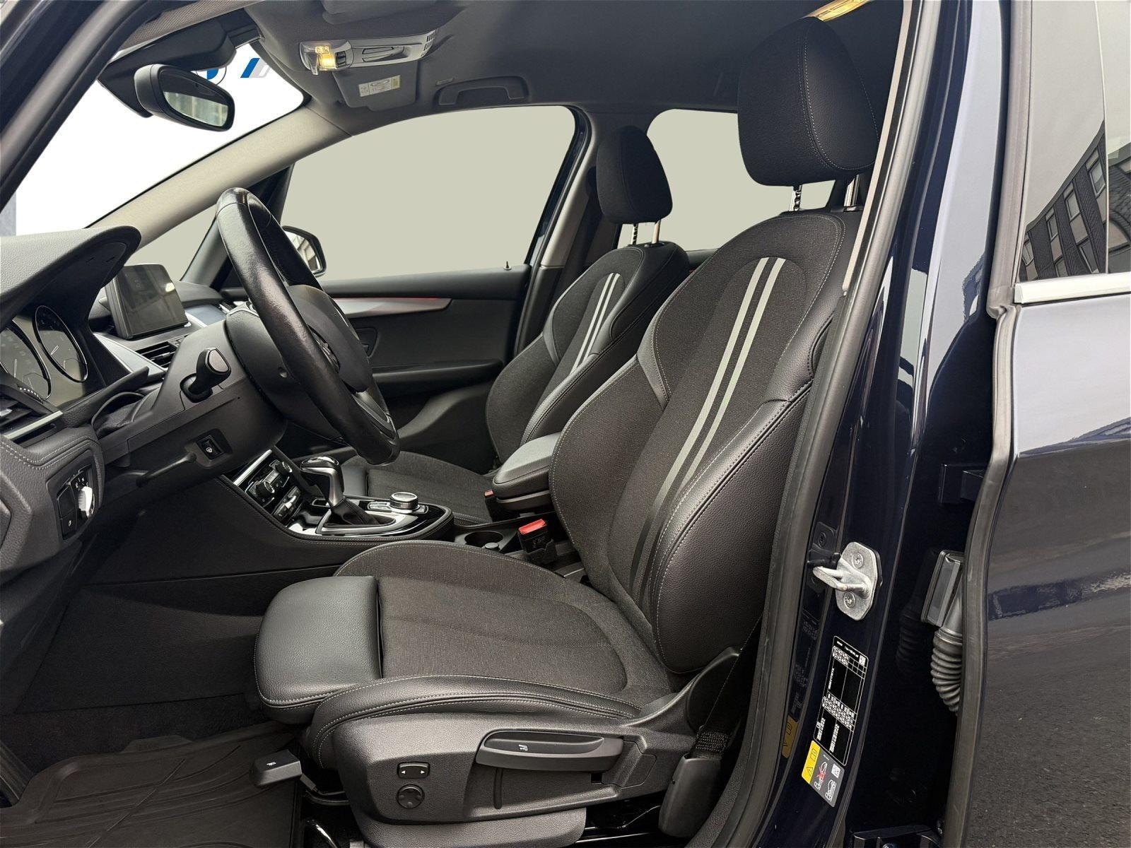 BMW 225 225xe Sport Line LED Navi PDC HiFi