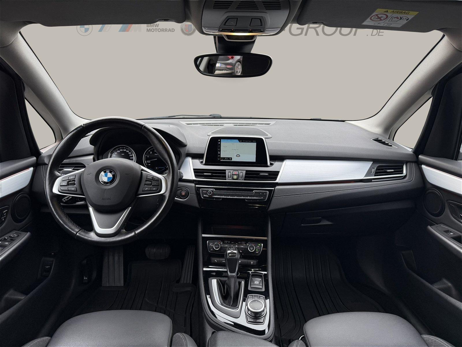 BMW 225 225xe Sport Line LED Navi PDC HiFi