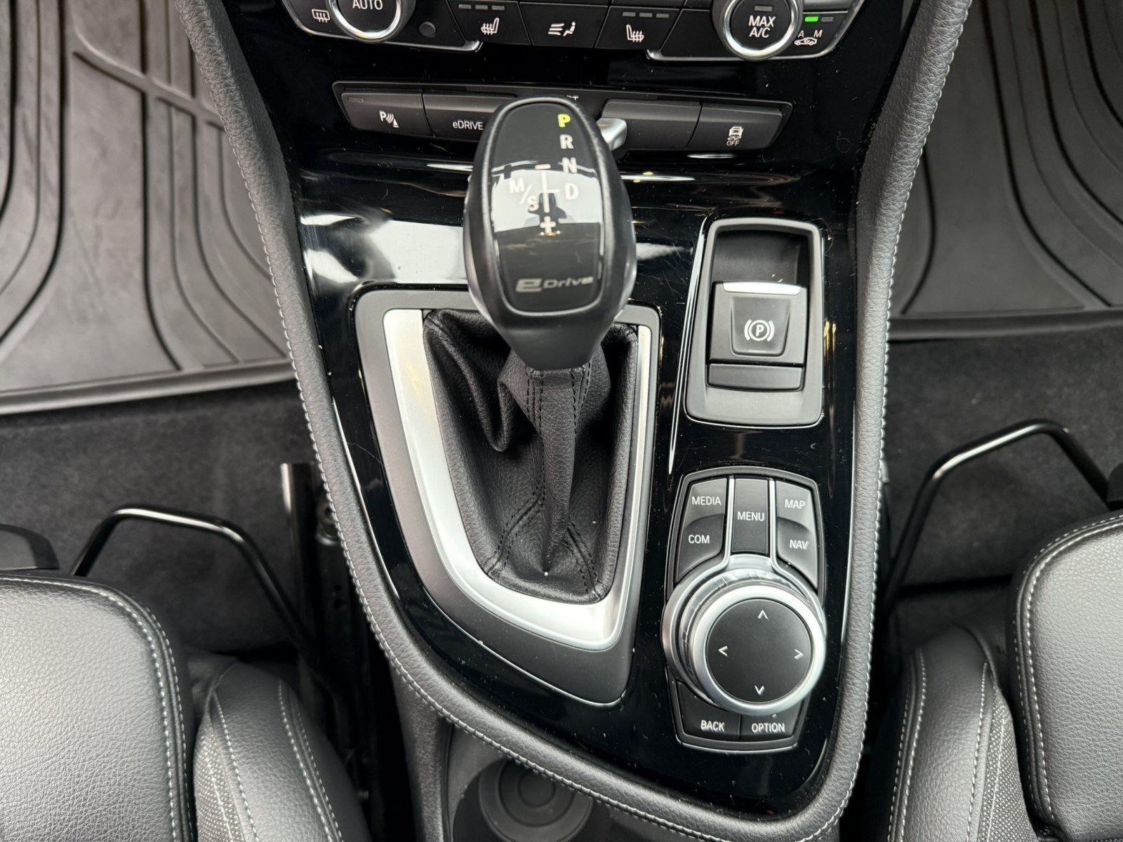 BMW 225 225xe Sport Line LED Navi PDC HiFi