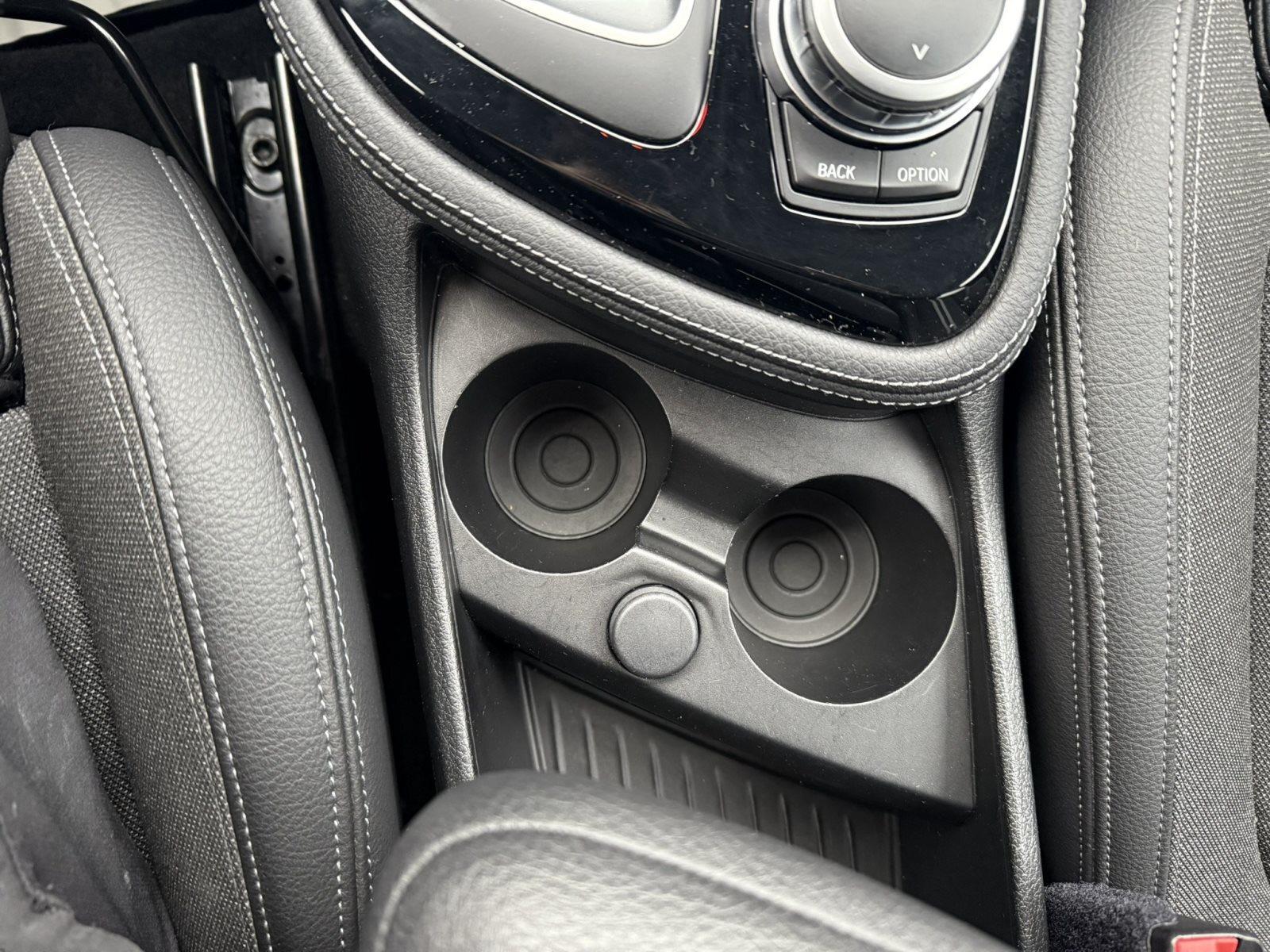 BMW 225 225xe Sport Line LED Navi PDC HiFi