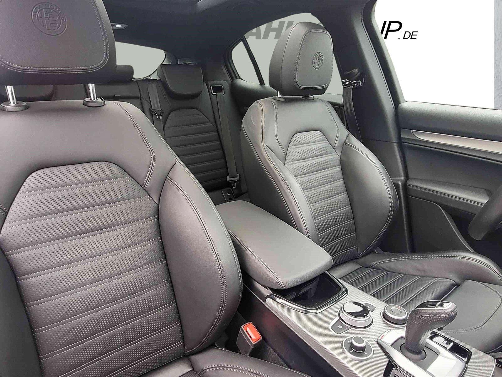 Alfa Romeo Stelvio 2.2 JTDM VELOCE Q4 LEDER NAVI AHK PANO LED