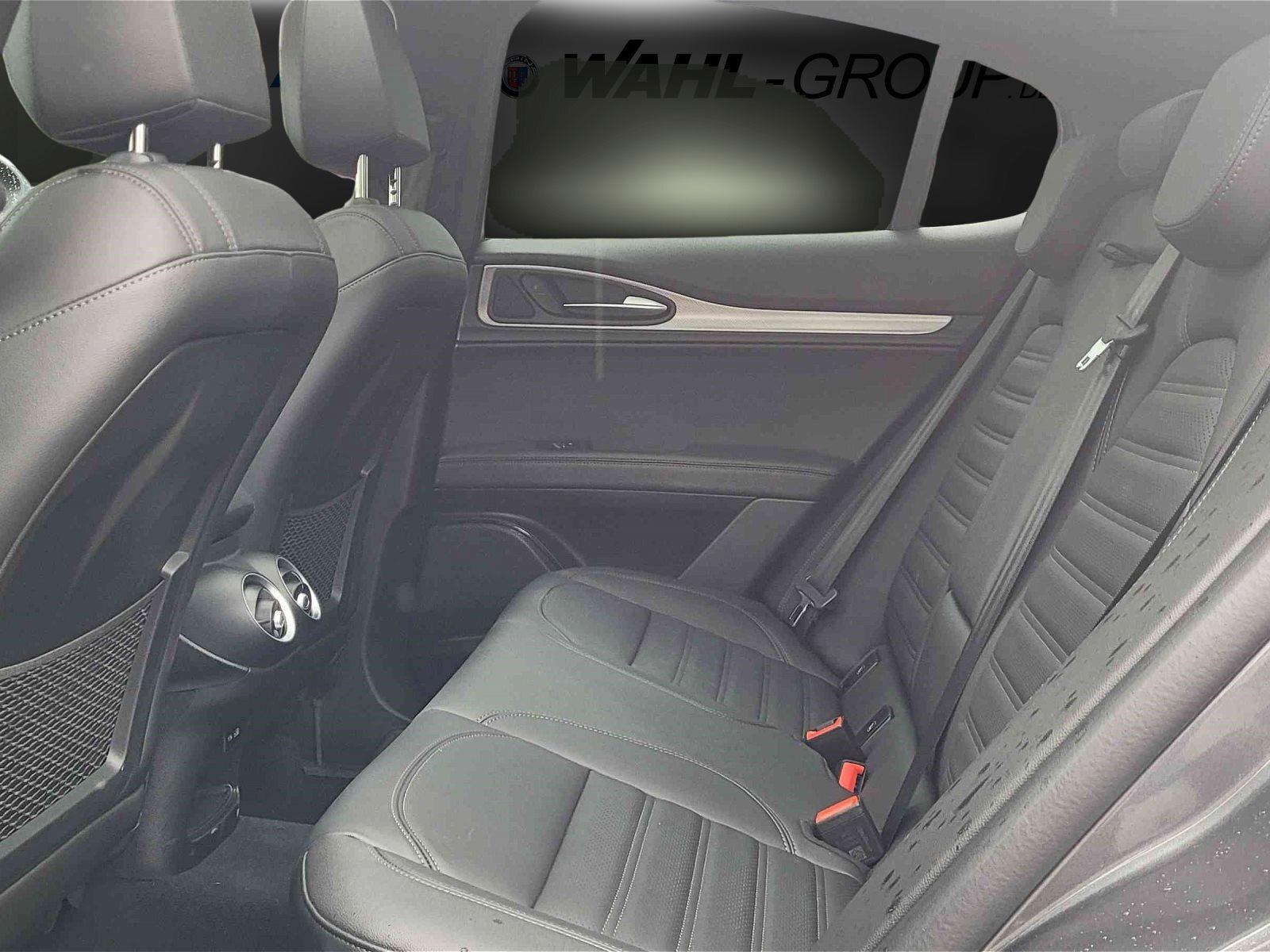 Alfa Romeo Stelvio 2.2 JTDM VELOCE Q4 LEDER NAVI AHK PANO LED