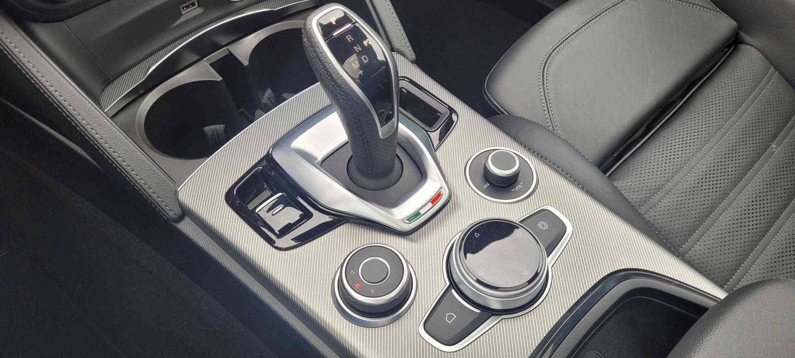 Alfa Romeo Stelvio 2.2 JTDM VELOCE Q4 LEDER NAVI AHK PANO LED