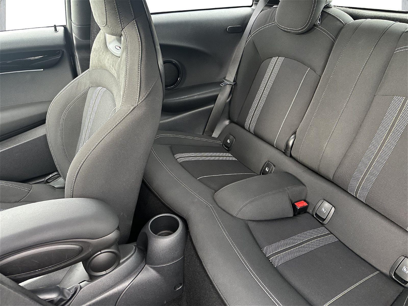 MINI Cooper 3-TÜRER JCW TRIM DKG JCW AERO-KIT NAVI LED RFK KOMFORTZG DAB