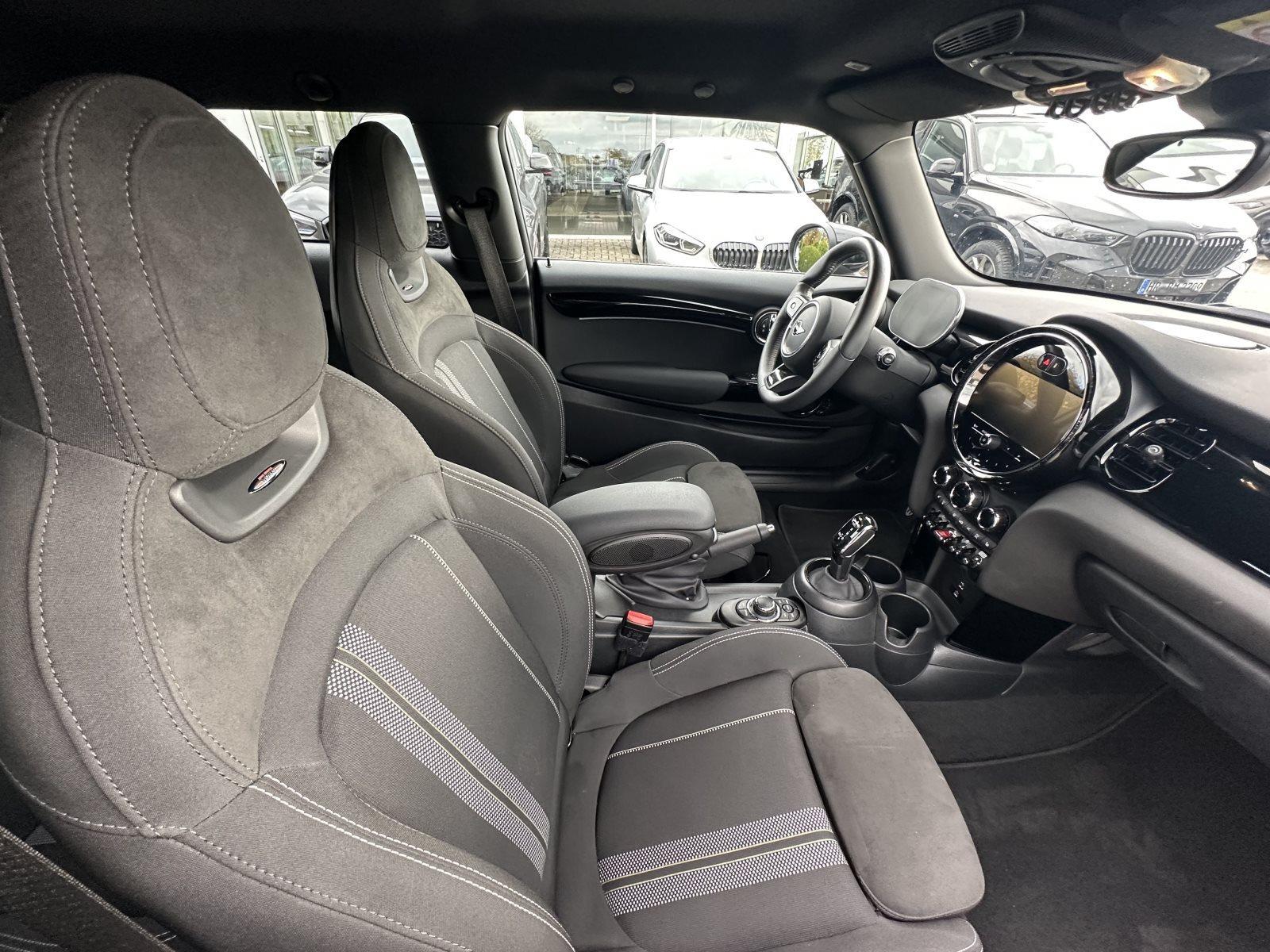 MINI Cooper 3-TÜRER JCW TRIM DKG JCW AERO-KIT NAVI LED RFK KOMFORTZG DAB