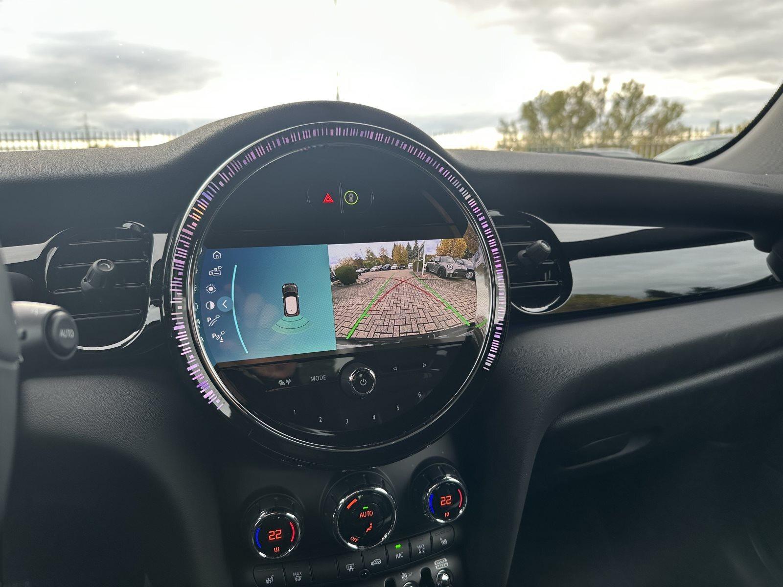 MINI Cooper 3-TÜRER JCW TRIM DKG JCW AERO-KIT NAVI LED RFK KOMFORTZG DAB