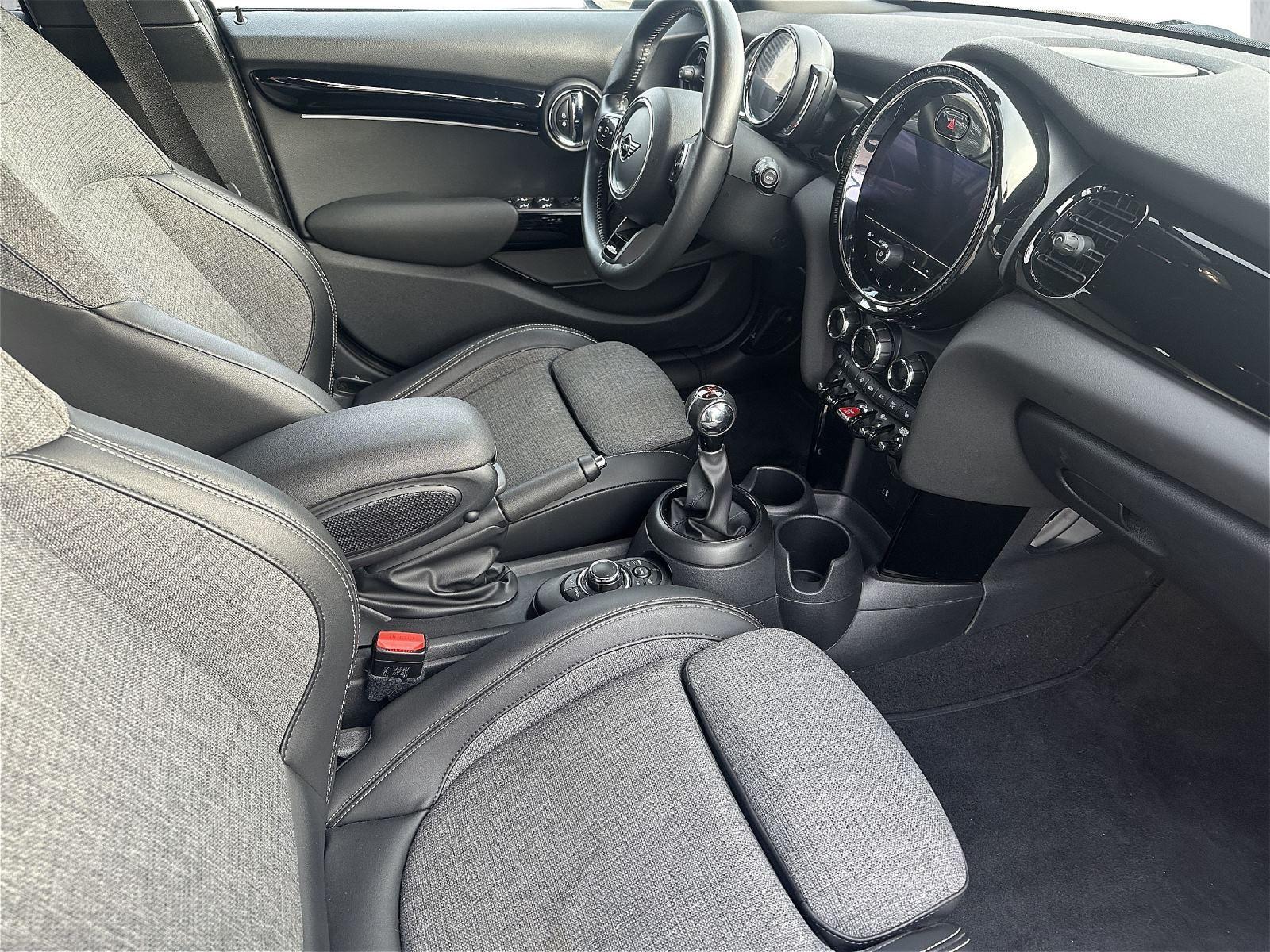 MINI Cooper S 5-TÜRER JCW AERO-KIT NAVI LED GRA DAB PARKASSIST