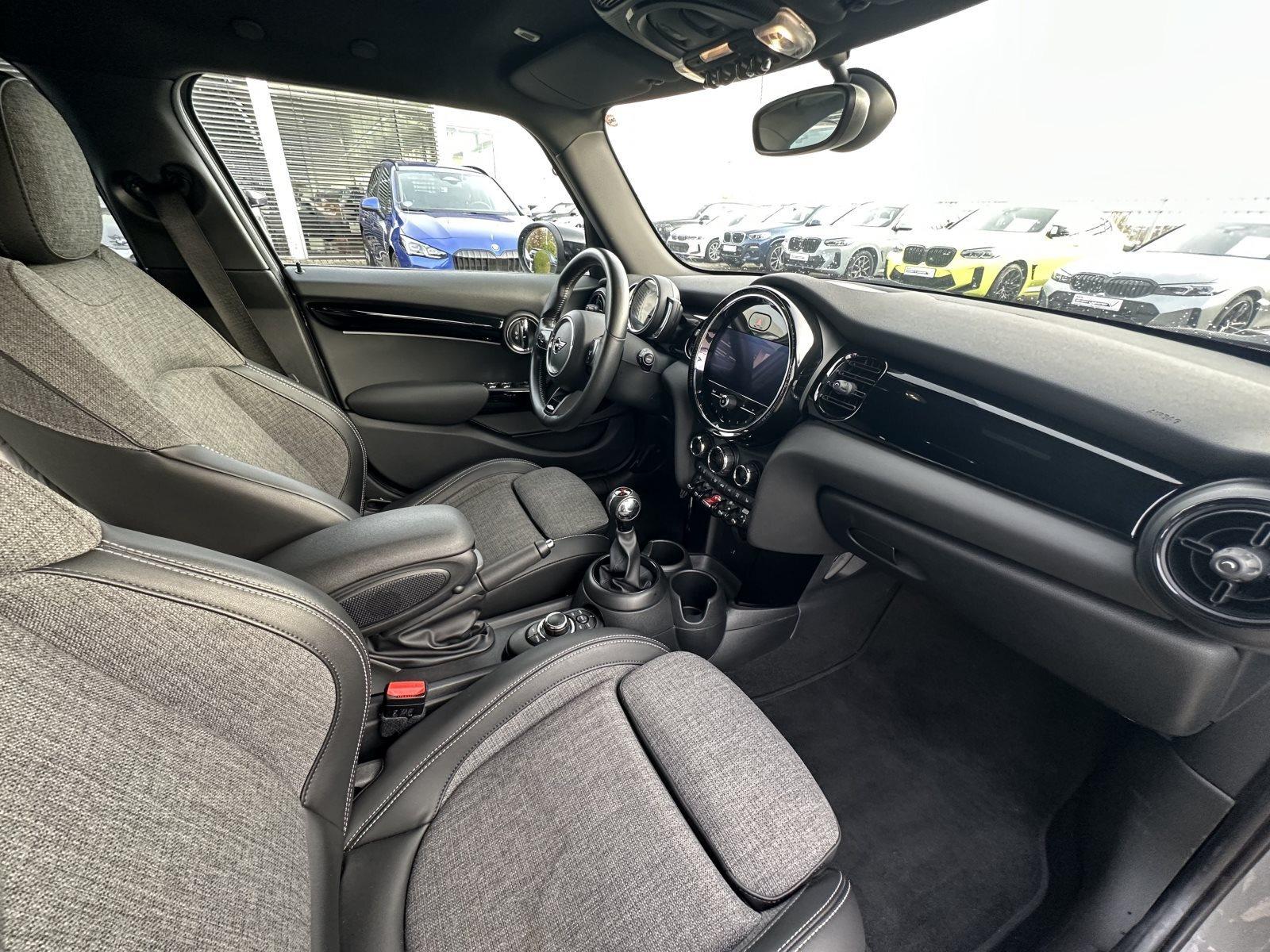 MINI Cooper S 5-TÜRER JCW AERO-KIT NAVI LED GRA DAB PARKASSIST